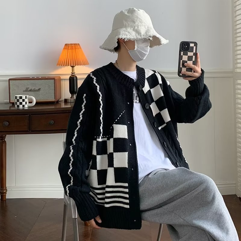 Black And White Color-contrast Check Sweater For Men